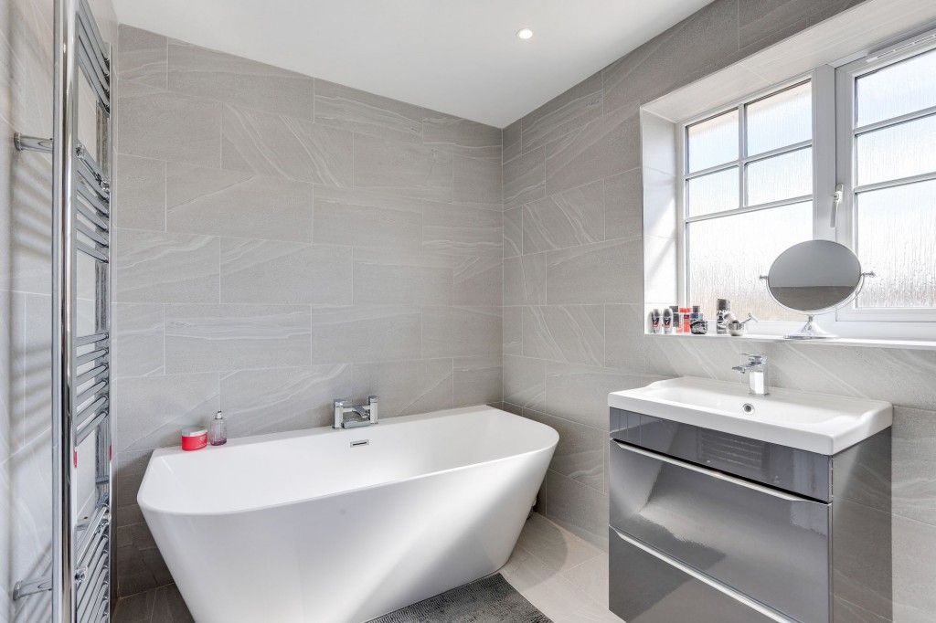 Versailles Gardens, Hucknall, NG15