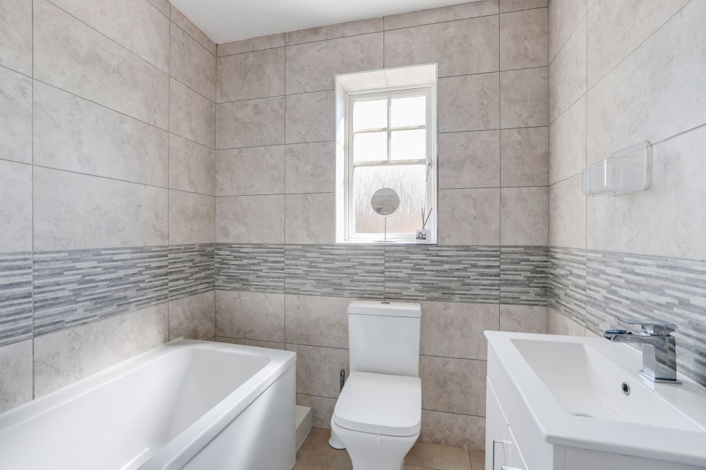 Versailles Gardens, Hucknall, NG15