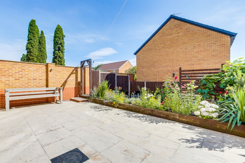 Versailles Gardens, Hucknall, NG15
