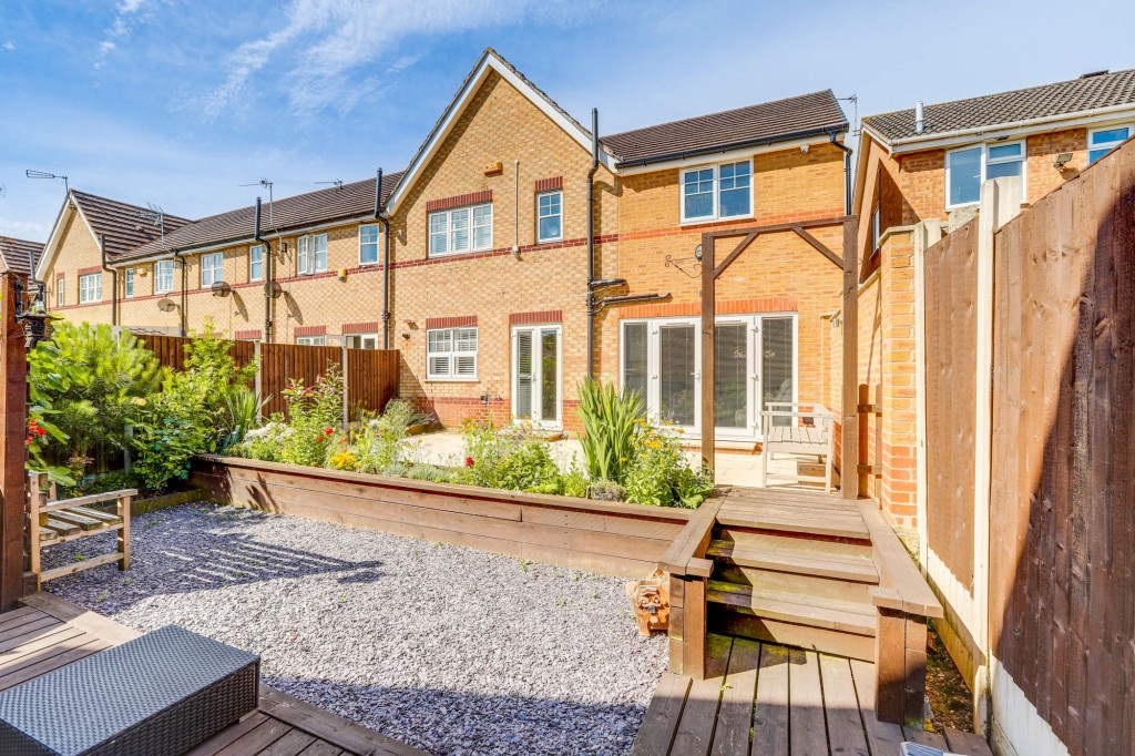 Versailles Gardens, Hucknall, NG15