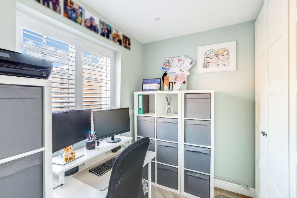 Versailles Gardens, Hucknall, NG15