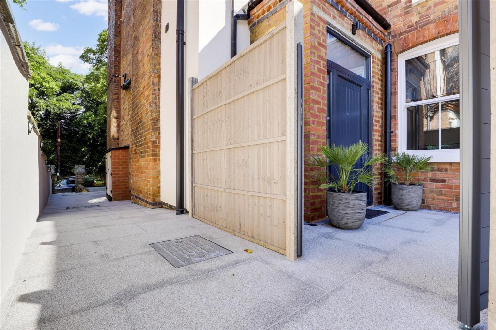 Mapperley Road, Nottingham, NG3