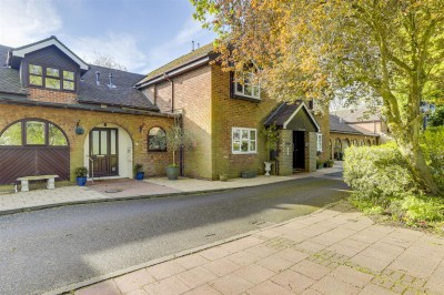 Risley, Risley Hall, DE72