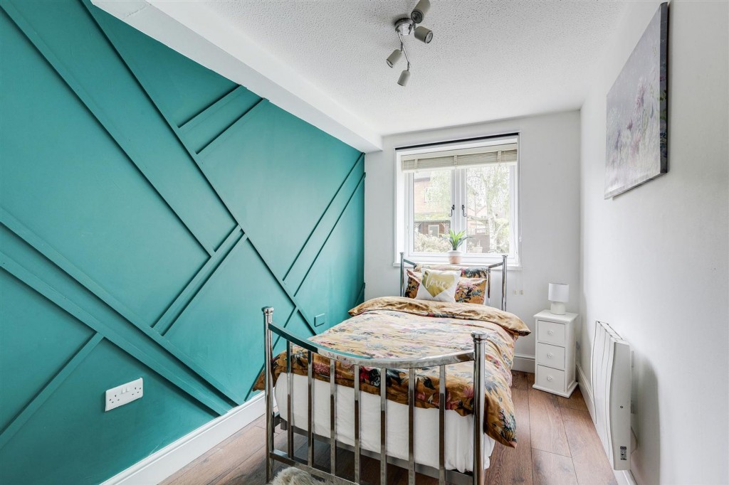 Risley, Risley Hall, DE72