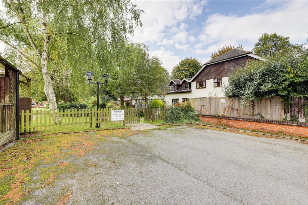 Risley, Risley Hall, DE72