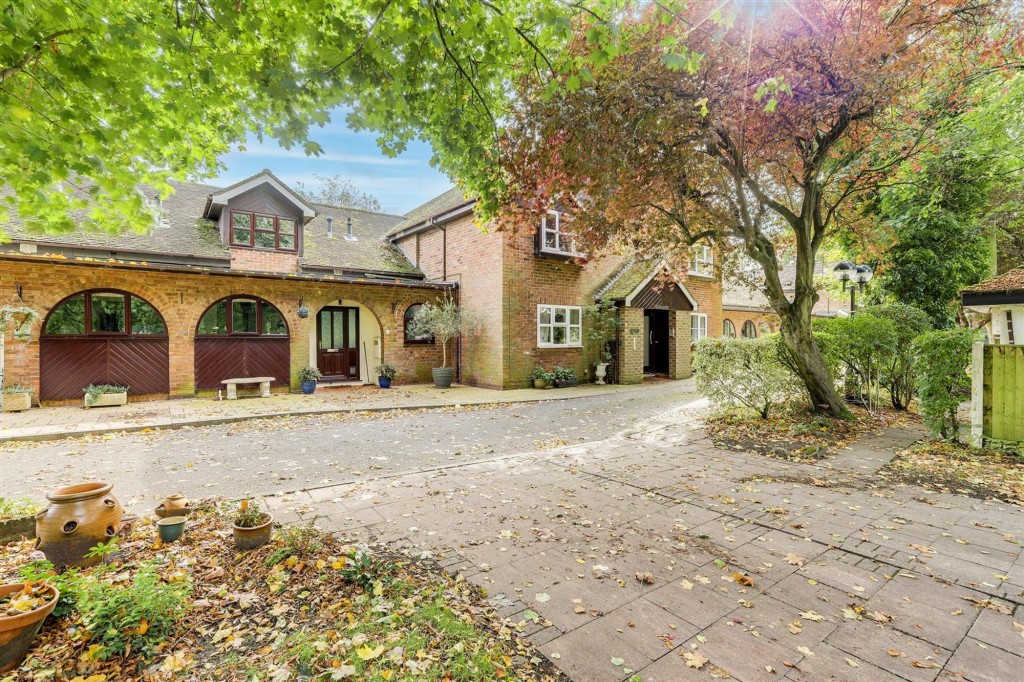 Risley, Risley Hall, DE72