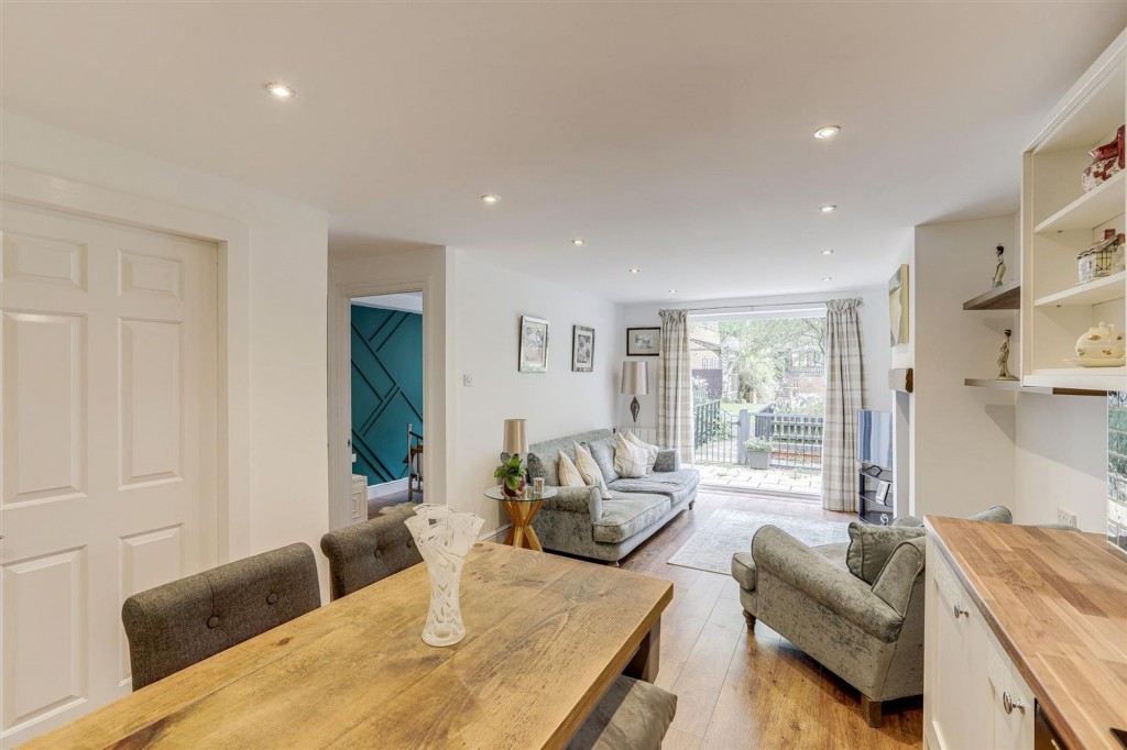 Risley, Risley Hall, DE72