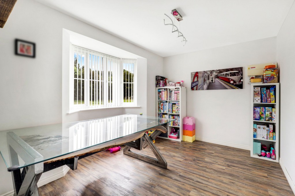 Snowdrop Close, Hucknall, NG15