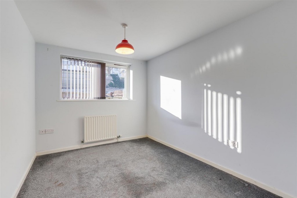 Valley Court, Carlton, NG4