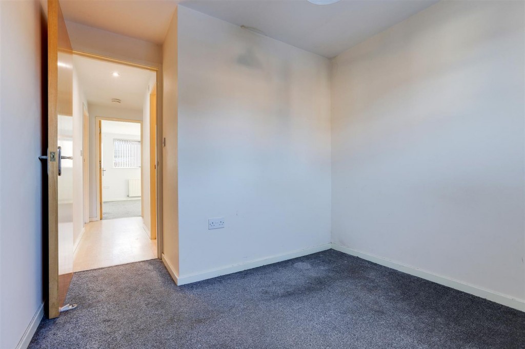 Valley Court, Carlton, NG4