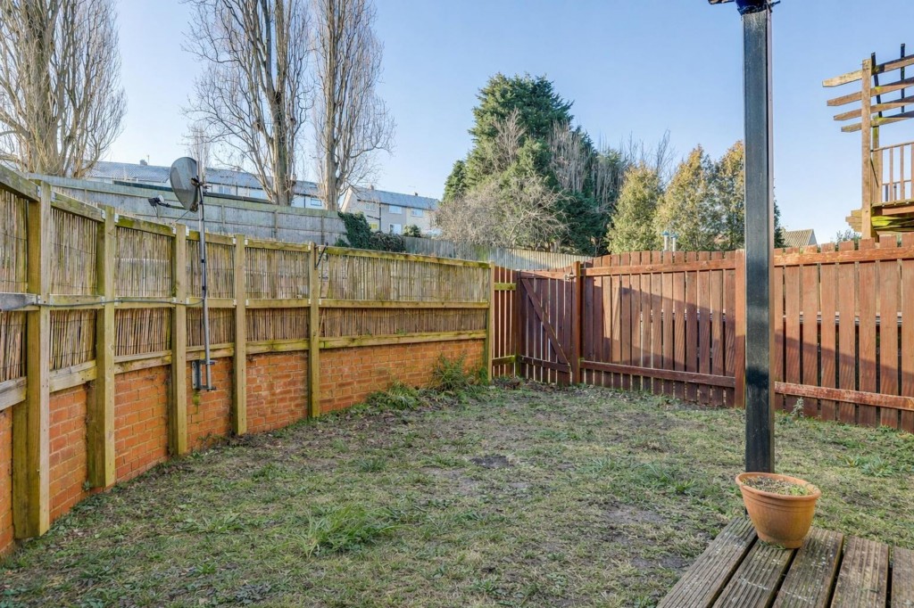 Valley Court, Carlton, NG4