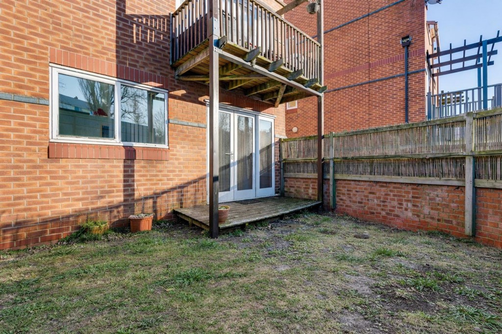 Valley Court, Carlton, NG4