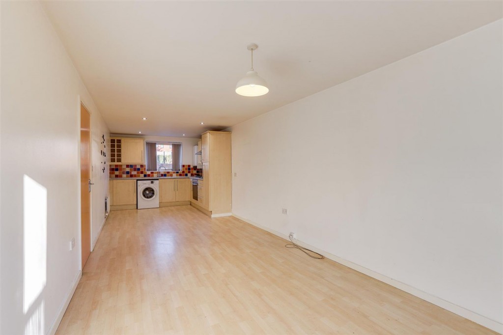 Valley Court, Carlton, NG4