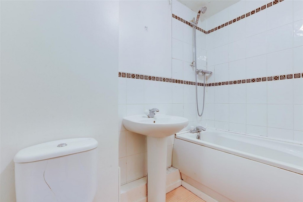 Valley Court, Carlton, NG4