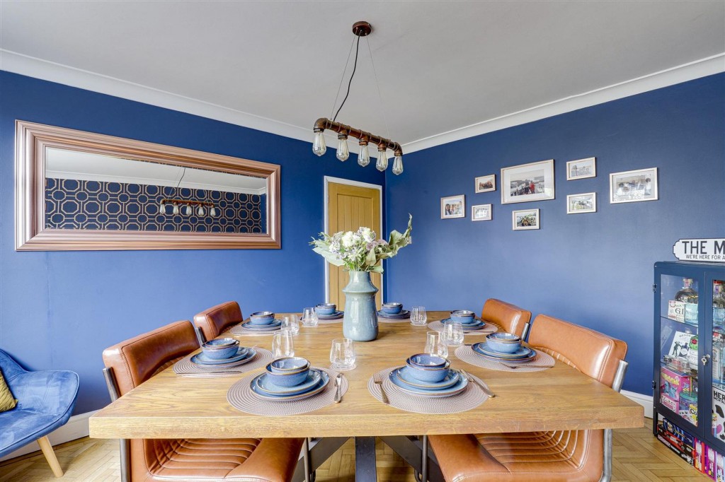 Cedarland Crescent, Nuthall, NG16