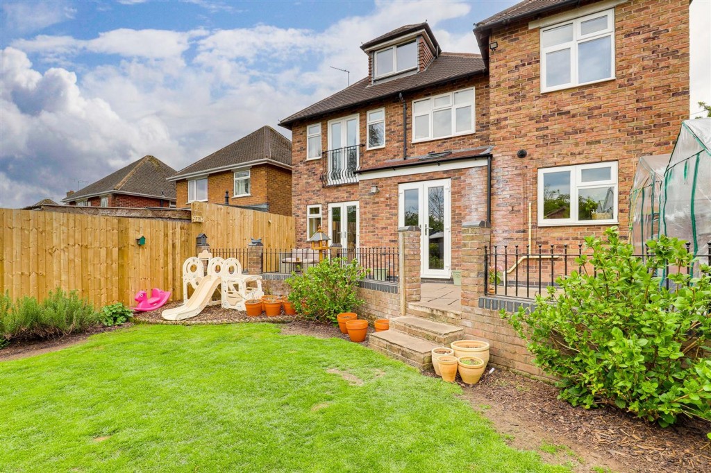 Cedarland Crescent, Nuthall, NG16