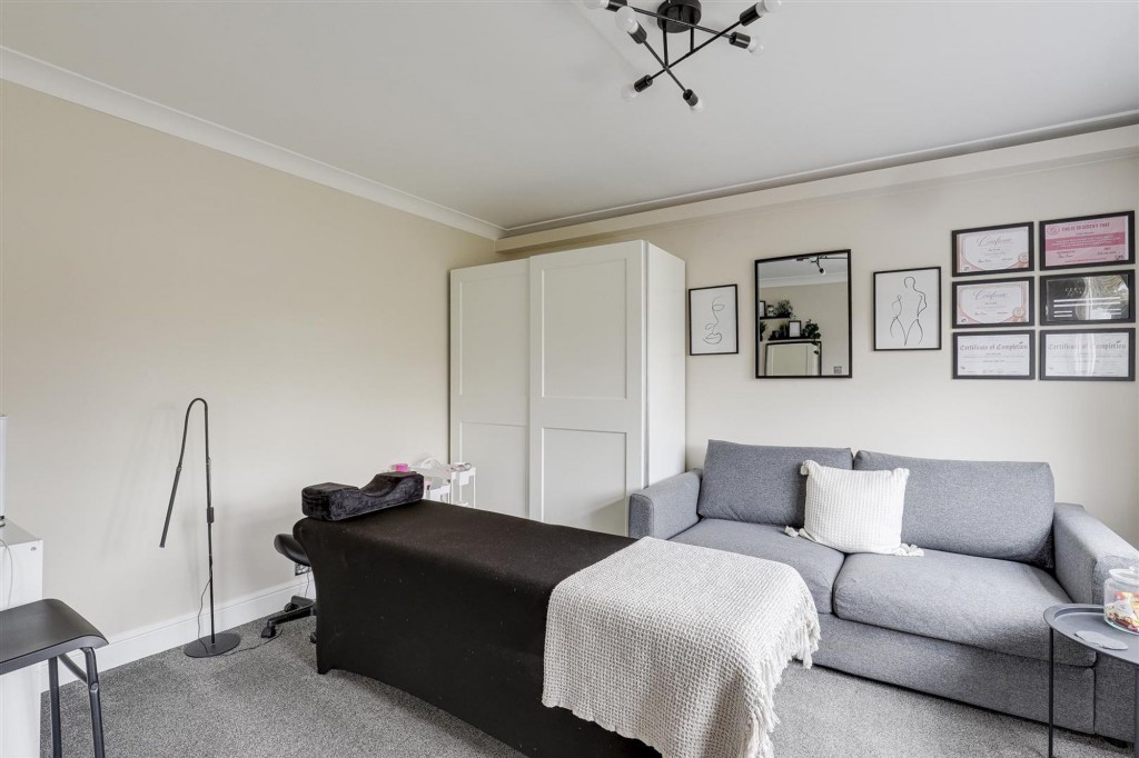 Cedarland Crescent, Nuthall, NG16