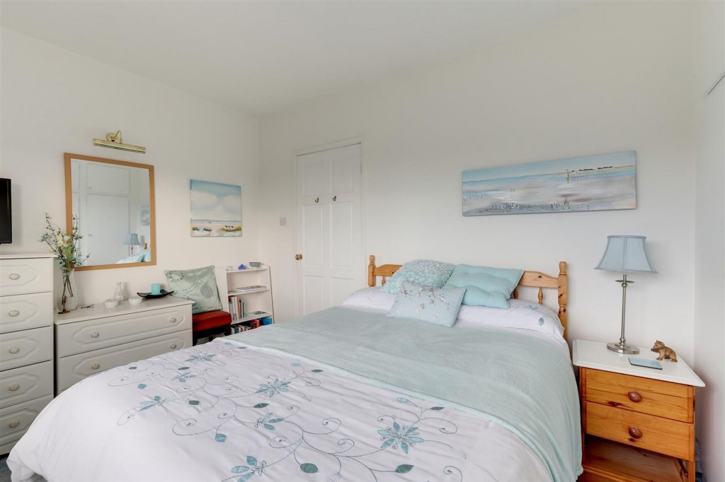 Elmswood Gardens, Nottingham, NG5