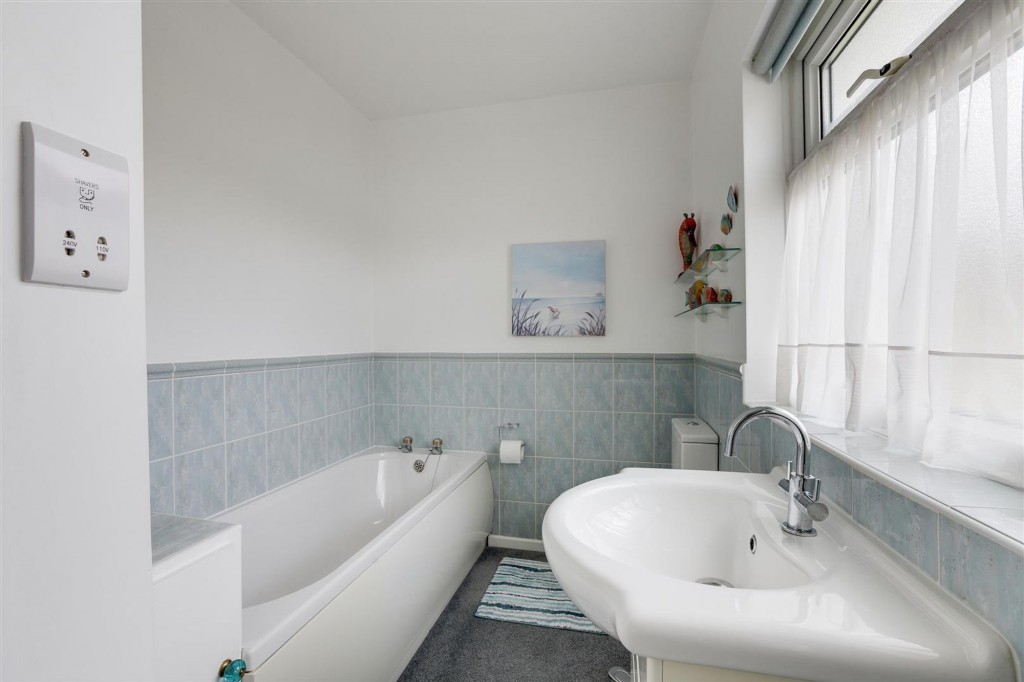 Elmswood Gardens, Nottingham, NG5