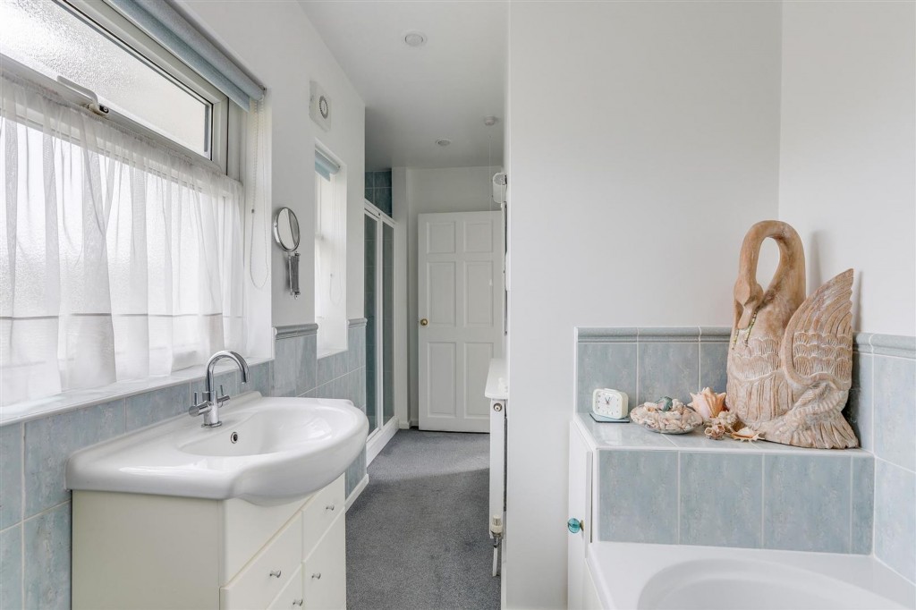 Elmswood Gardens, Nottingham, NG5