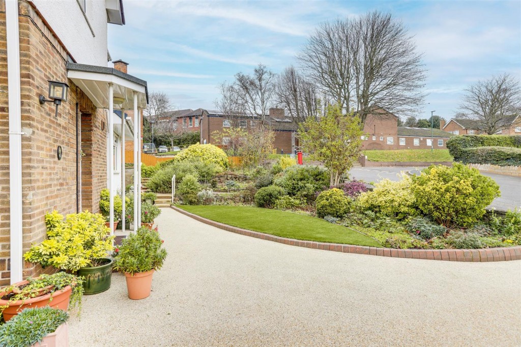Elmswood Gardens, Nottingham, NG5