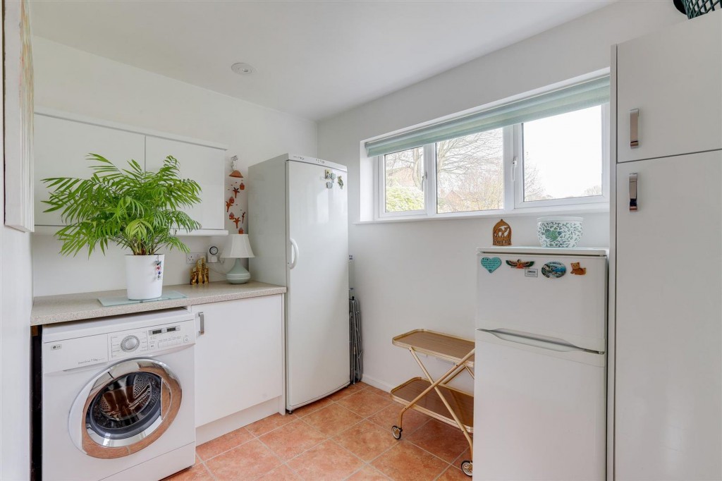 Elmswood Gardens, Nottingham, NG5