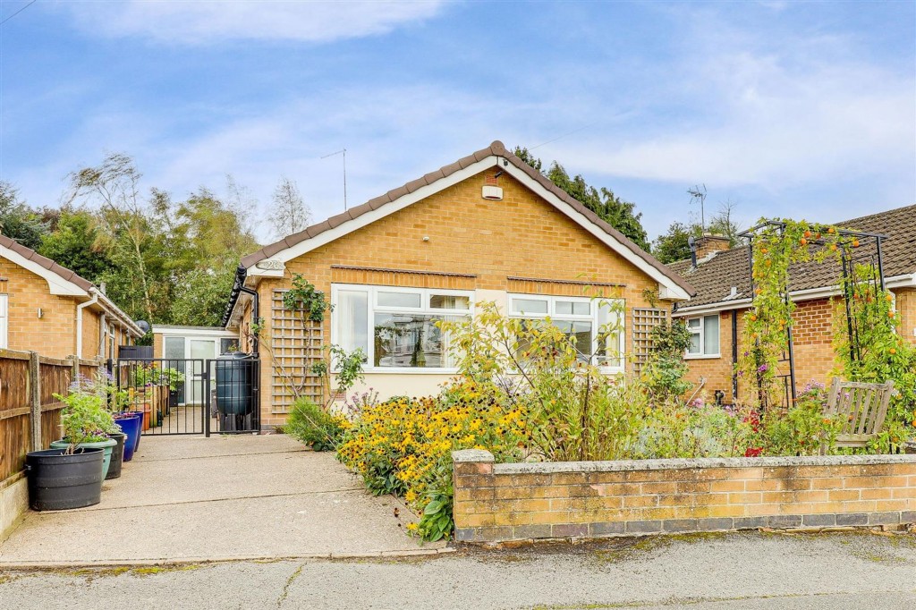 Leslie Grove, Calverton, NG14