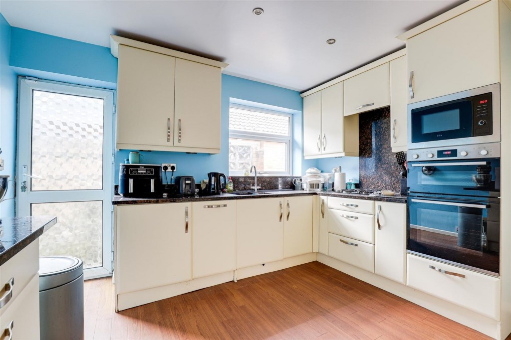 Leslie Grove, Calverton, NG14