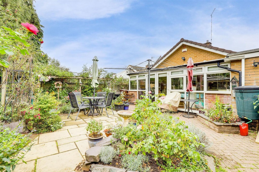 Leslie Grove, Calverton, NG14