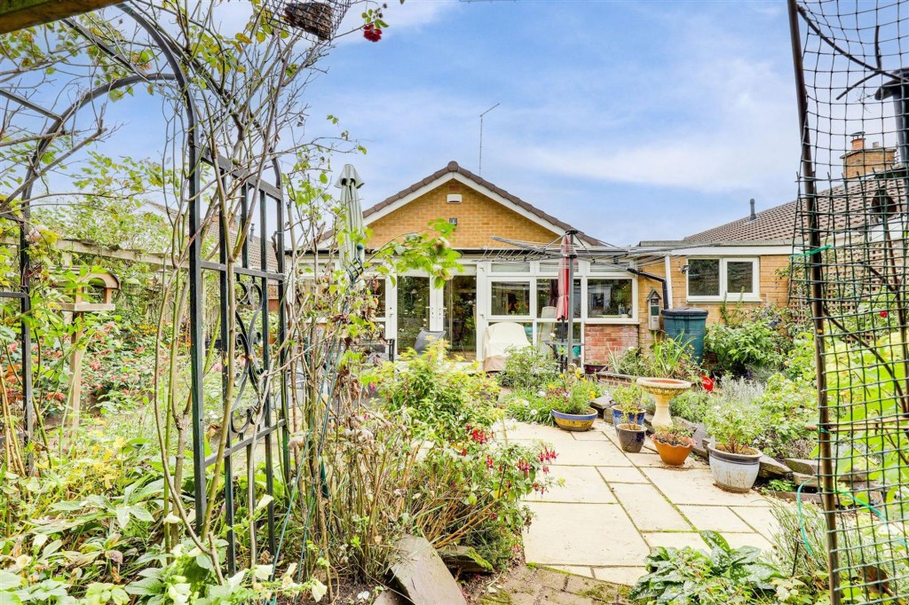 Leslie Grove, Calverton, NG14