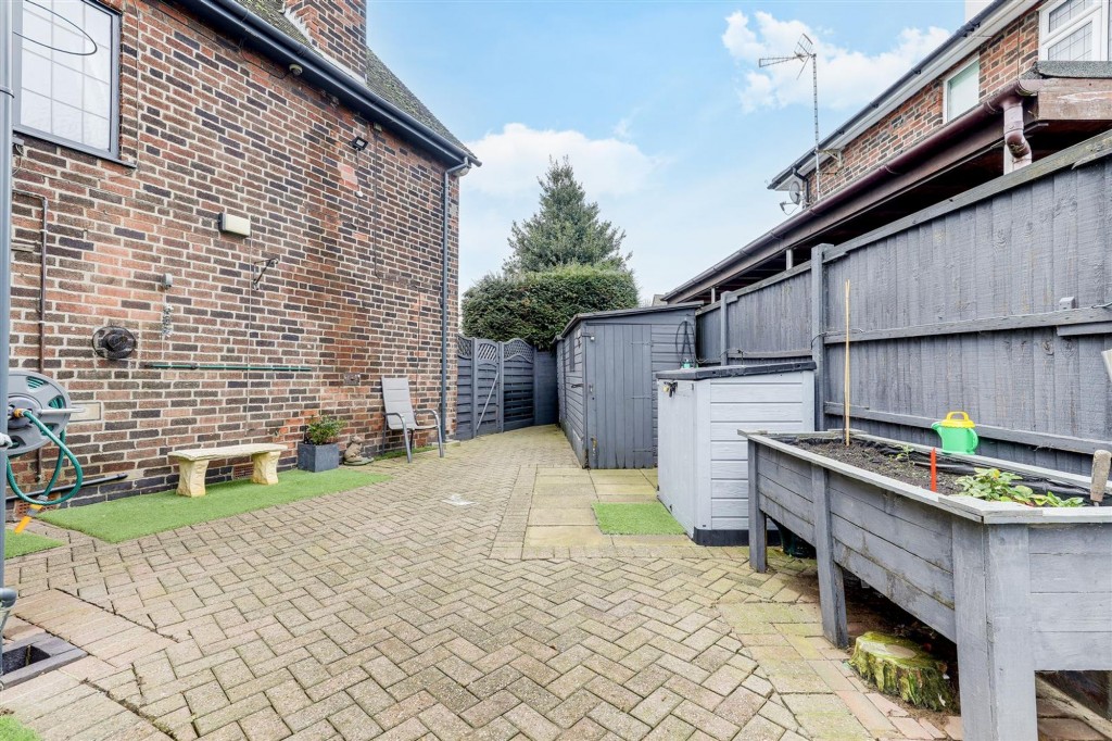 Robins Wood Road, Nottingham, NG8