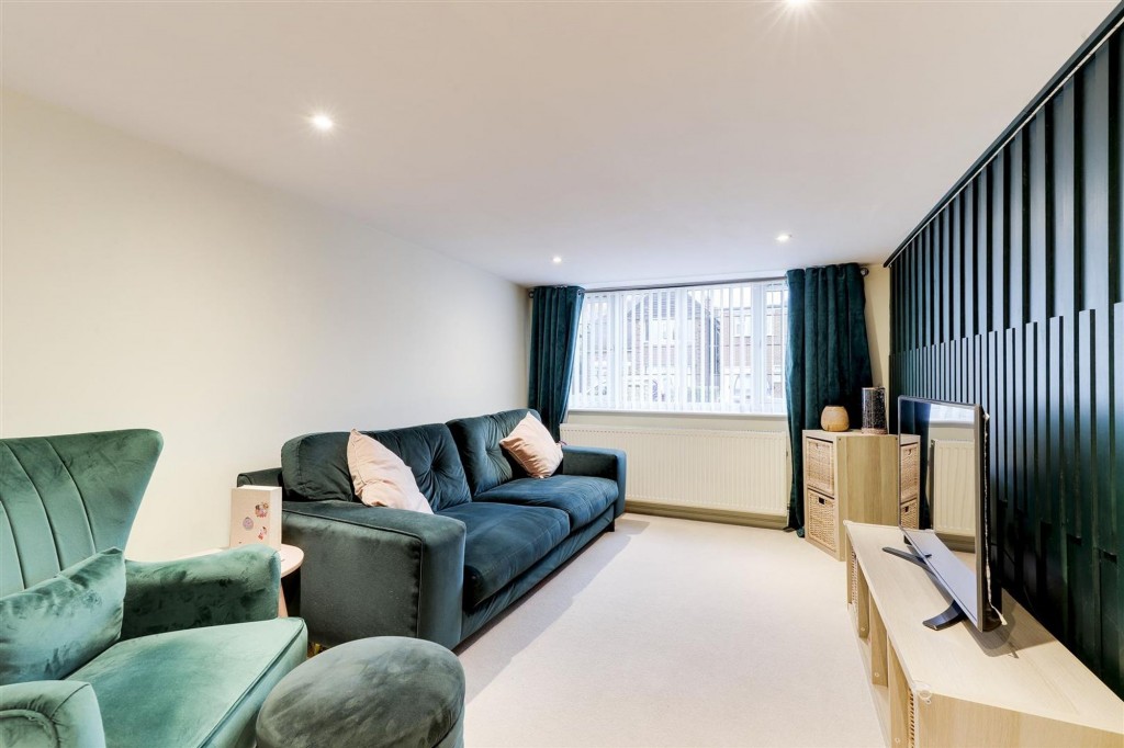 Robins Wood Road, Nottingham, NG8