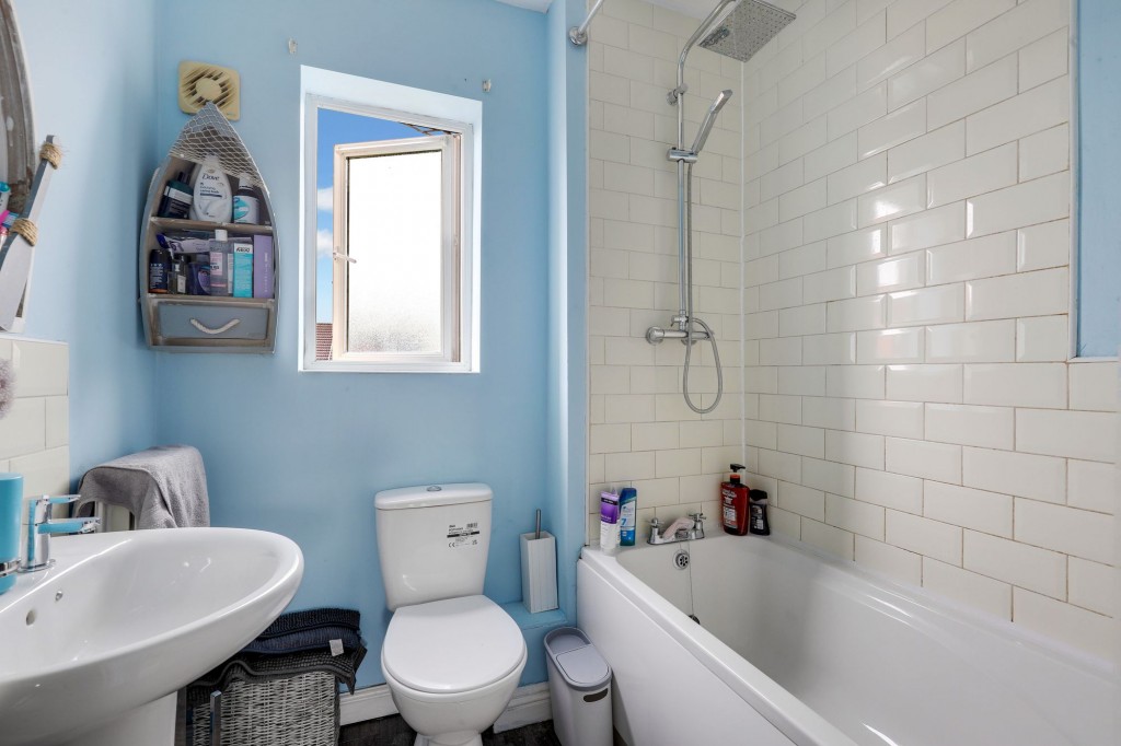 Edmonstone Crescent, Nottingham, NG5