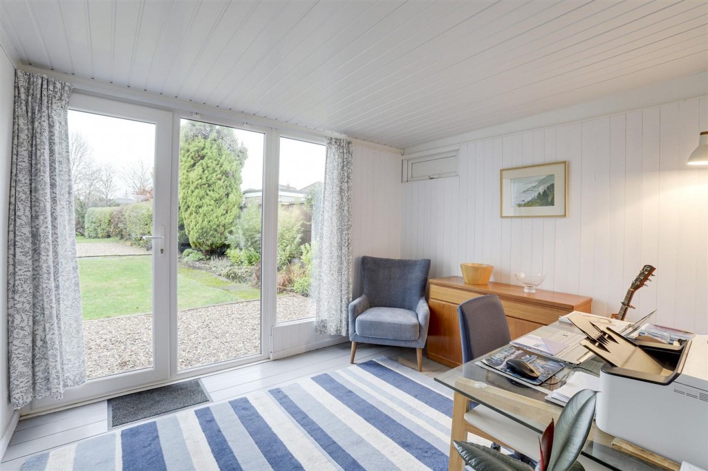 Burnside Drive, Bramcote, NG9