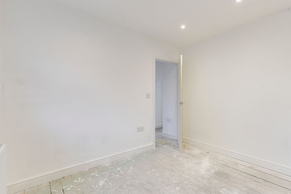 Denewood Crescent, Nottingham, NG8