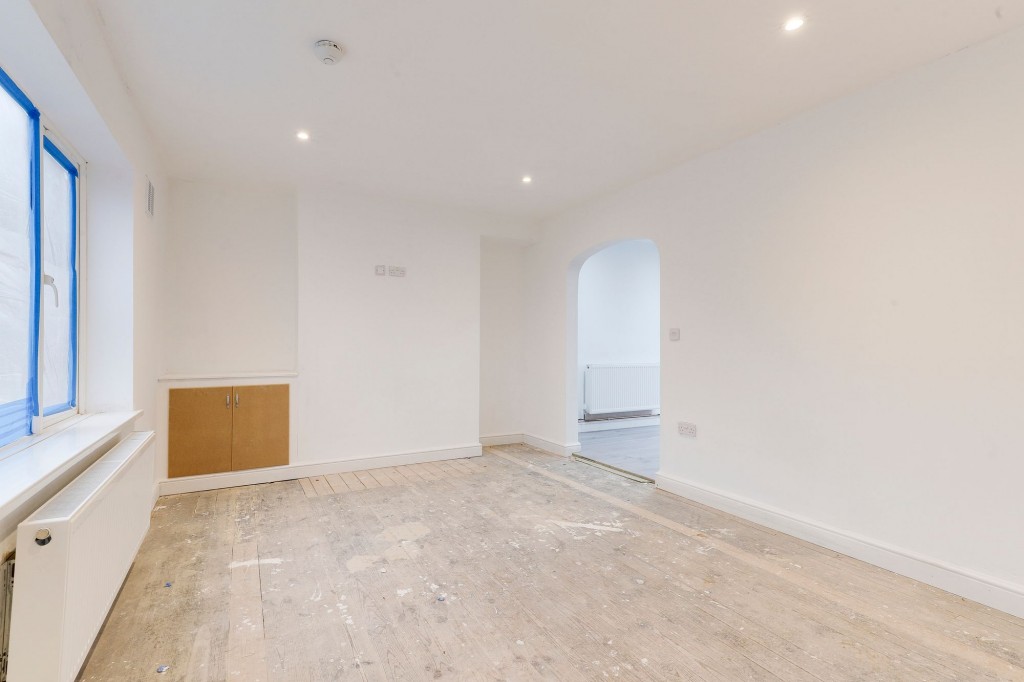 Denewood Crescent, Nottingham, NG8