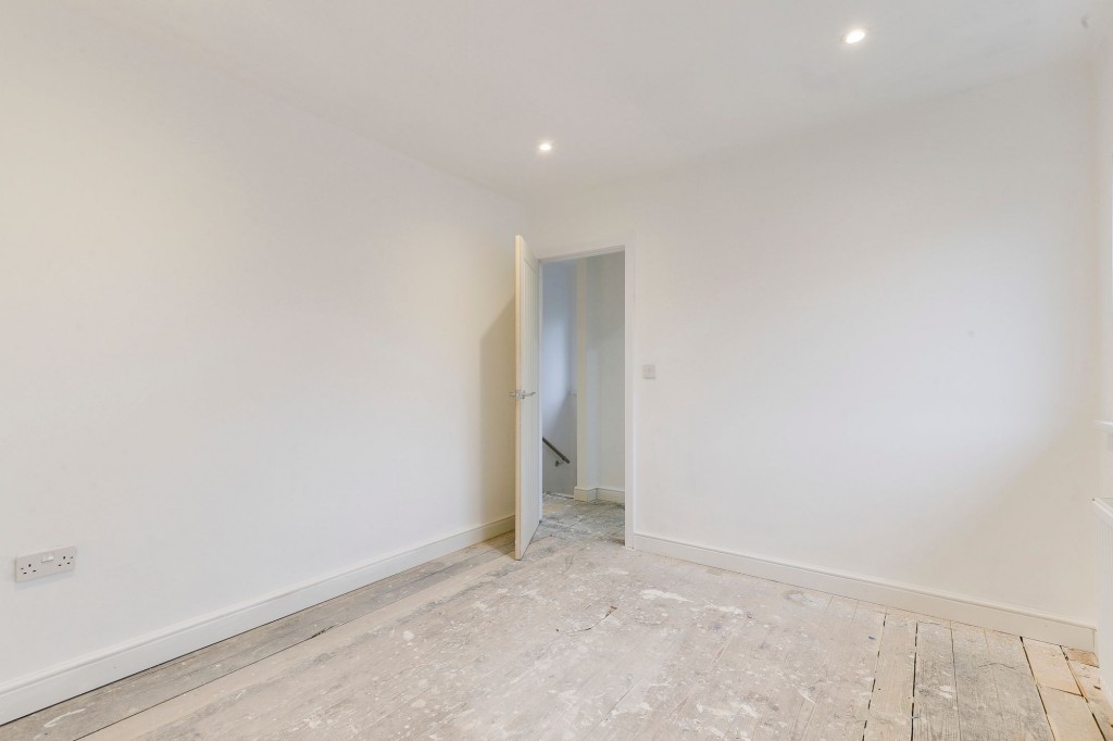 Denewood Crescent, Nottingham, NG8