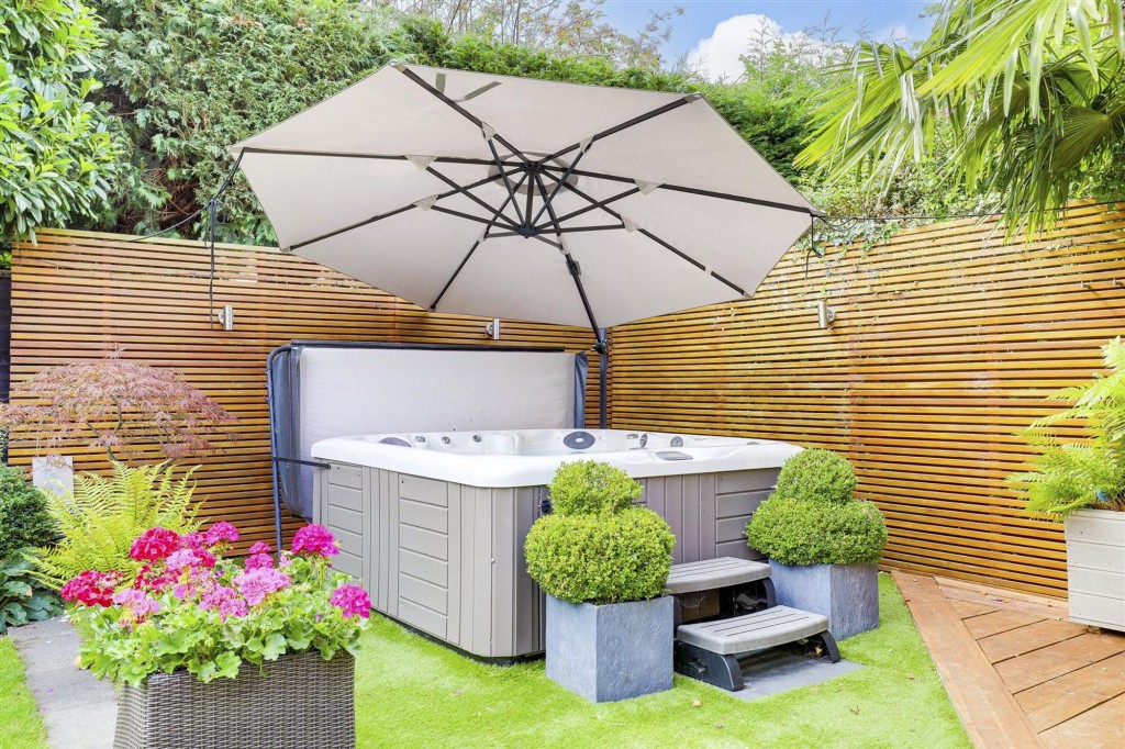 Longmead Drive, Fiskerton, NG25