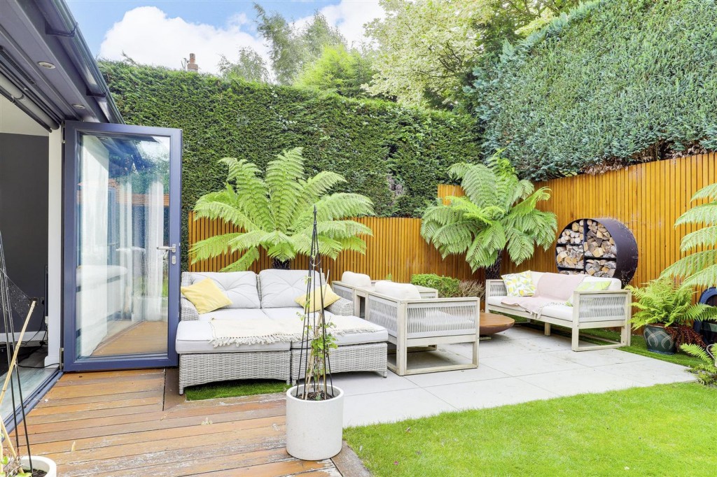 Longmead Drive, Fiskerton, NG25