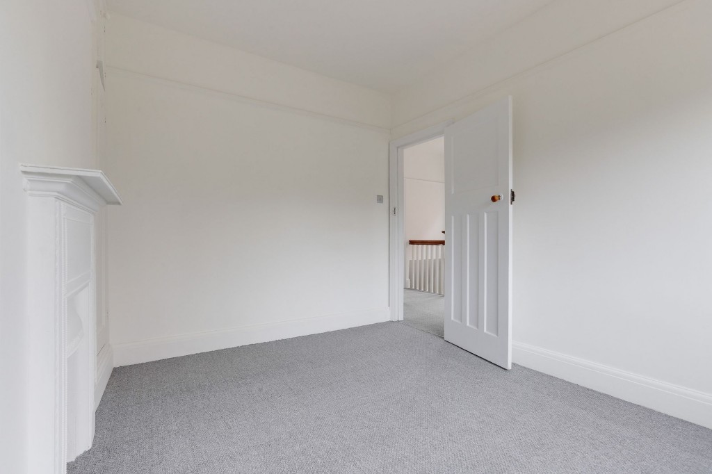 Watcombe Circus, Nottingham, NG5