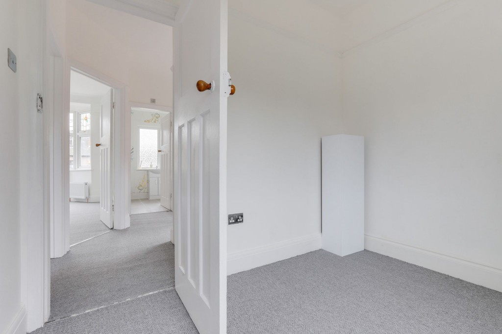 Watcombe Circus, Nottingham, NG5