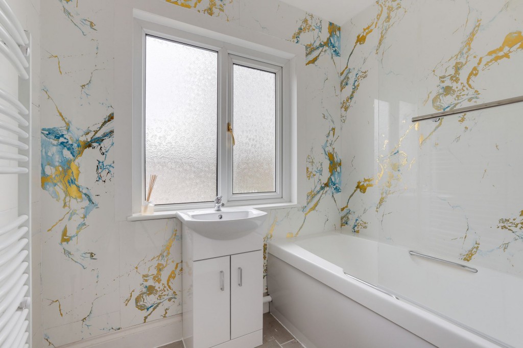 Watcombe Circus, Nottingham, NG5