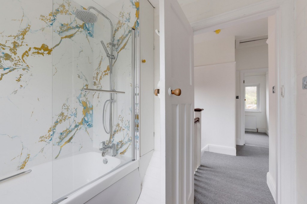 Watcombe Circus, Nottingham, NG5