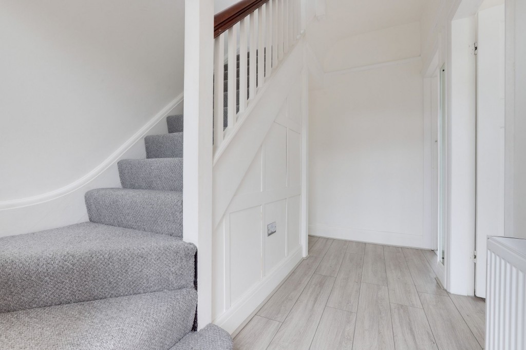 Watcombe Circus, Nottingham, NG5