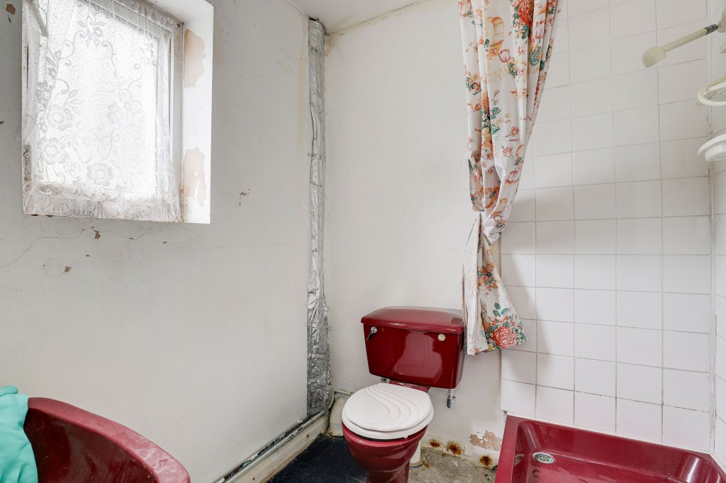 Derby Road, Bramcote, NG9