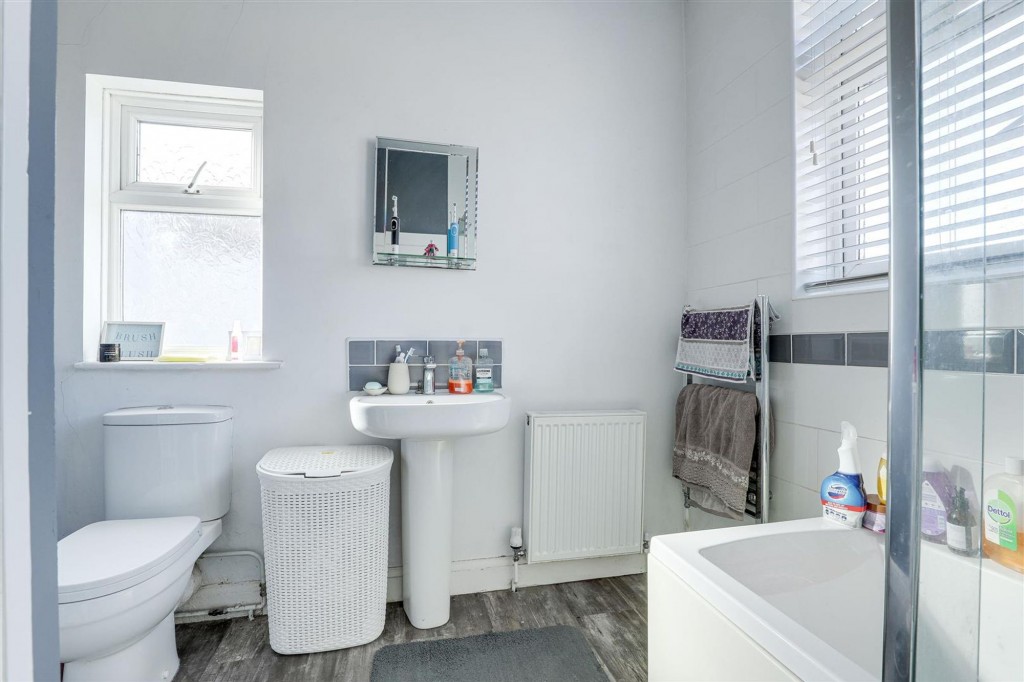 First Avenue, Carlton, NG4