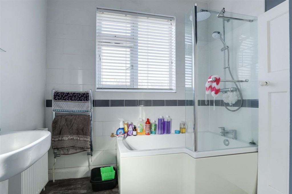 First Avenue, Carlton, NG4