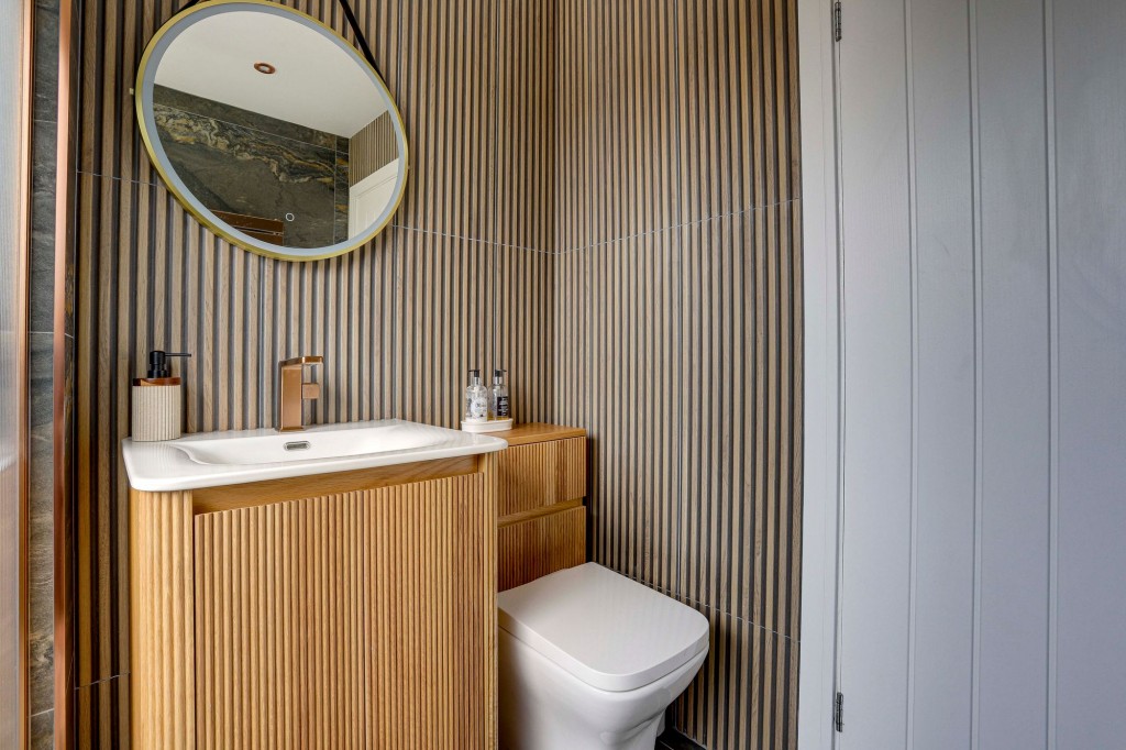 County Road, Gedling, NG4