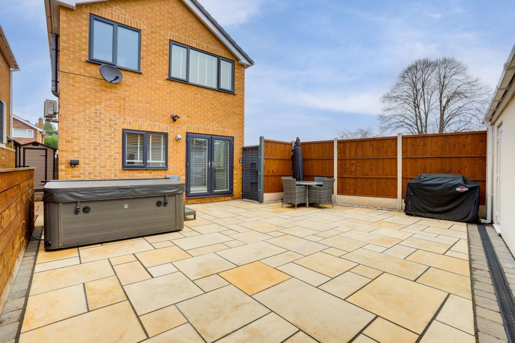 County Road, Gedling, NG4