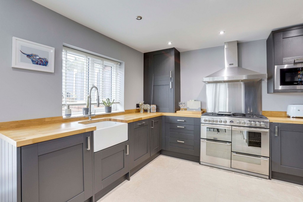 County Road, Gedling, NG4